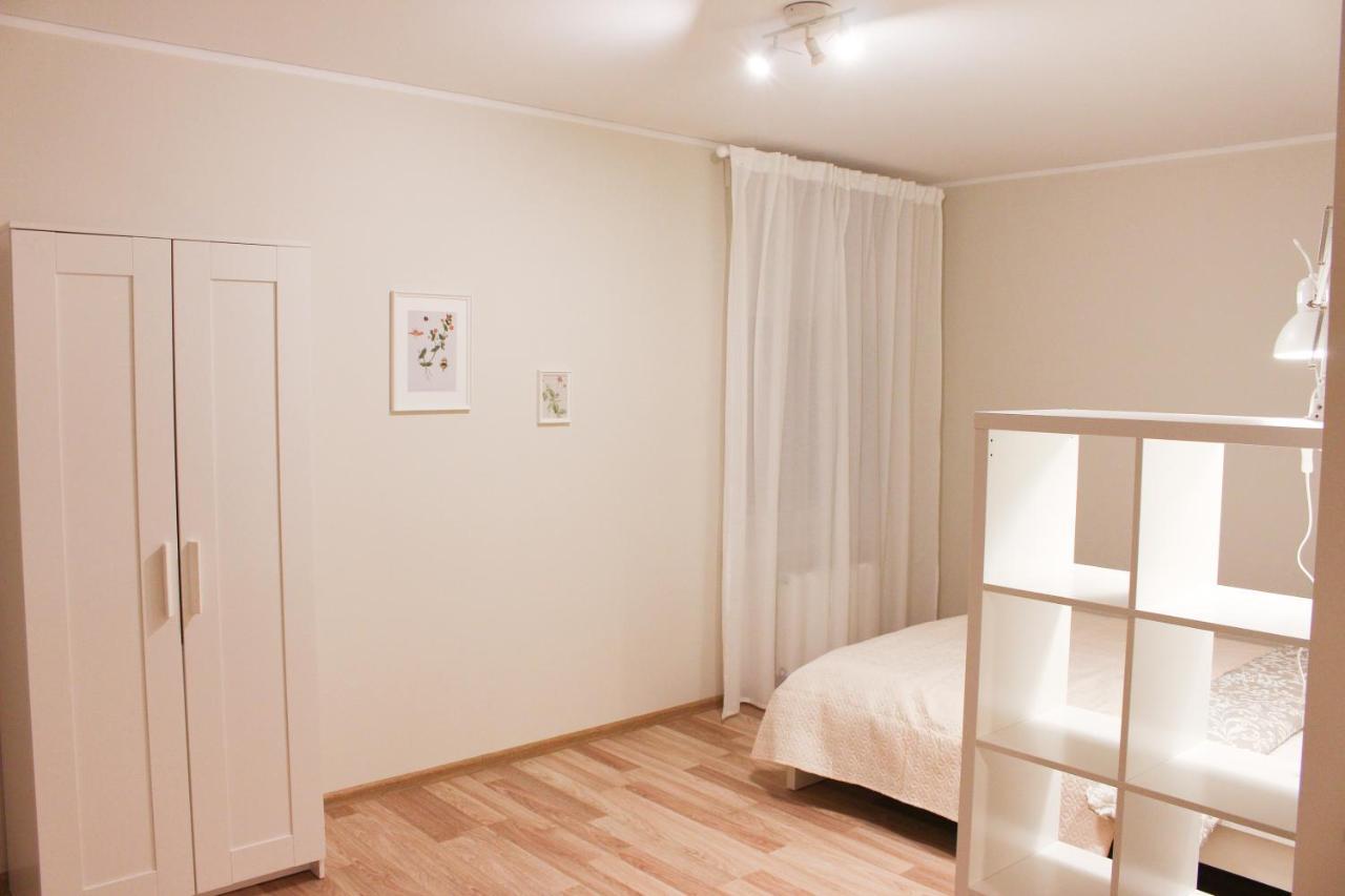 Bright Spacious Apartment In Riga With Free Parking ภายนอก รูปภาพ