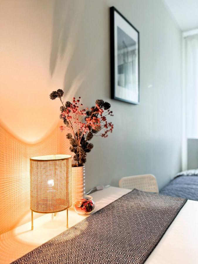 Bright Spacious Apartment In Riga With Free Parking ภายนอก รูปภาพ