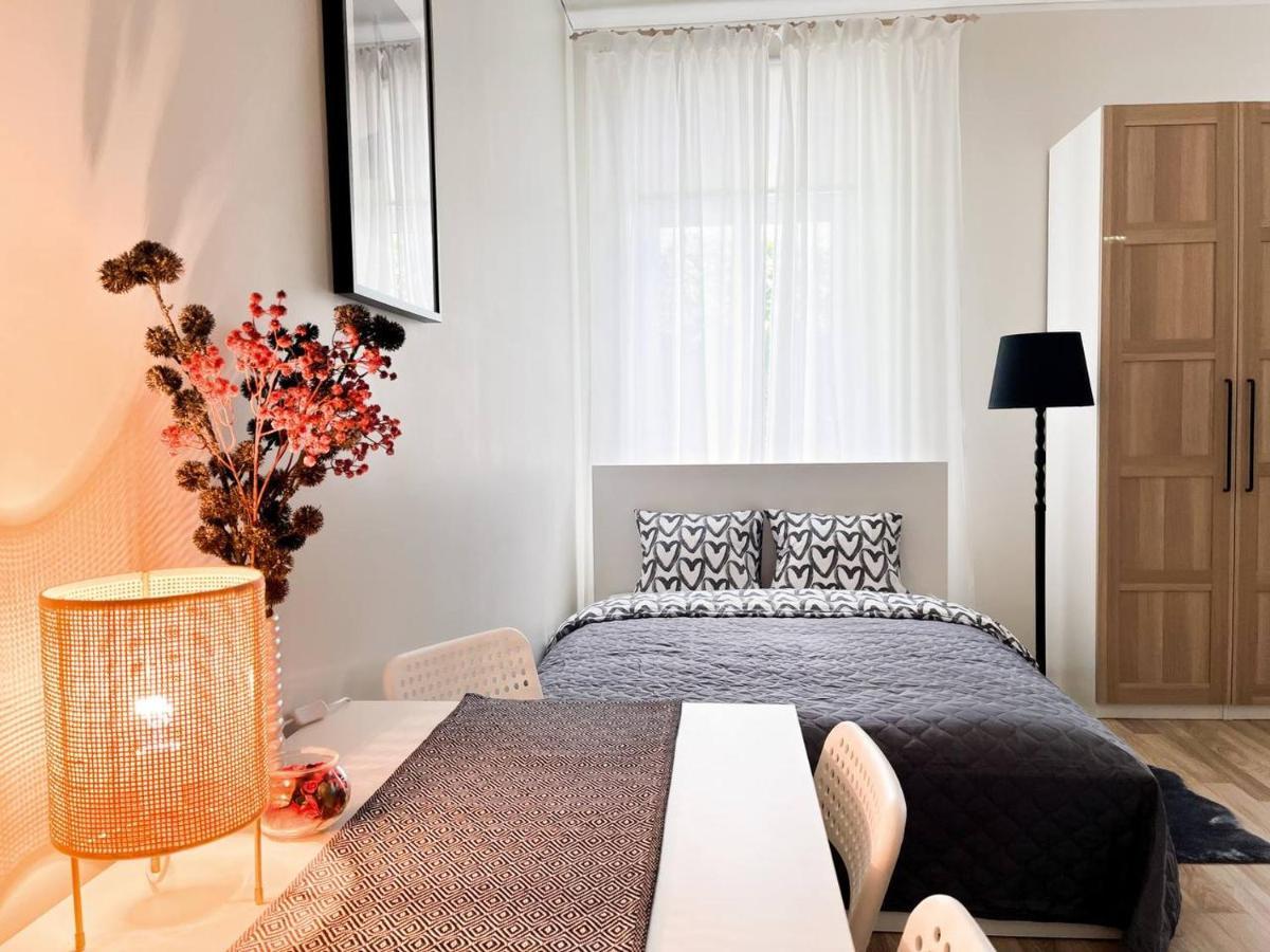 Bright Spacious Apartment In Riga With Free Parking ภายนอก รูปภาพ