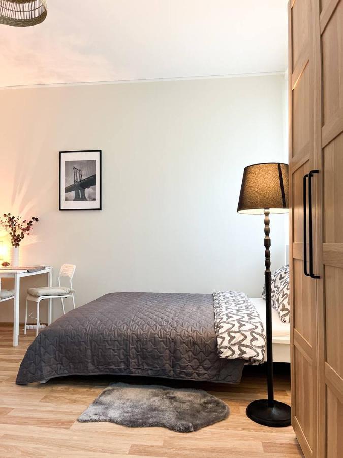 Bright Spacious Apartment In Riga With Free Parking ภายนอก รูปภาพ